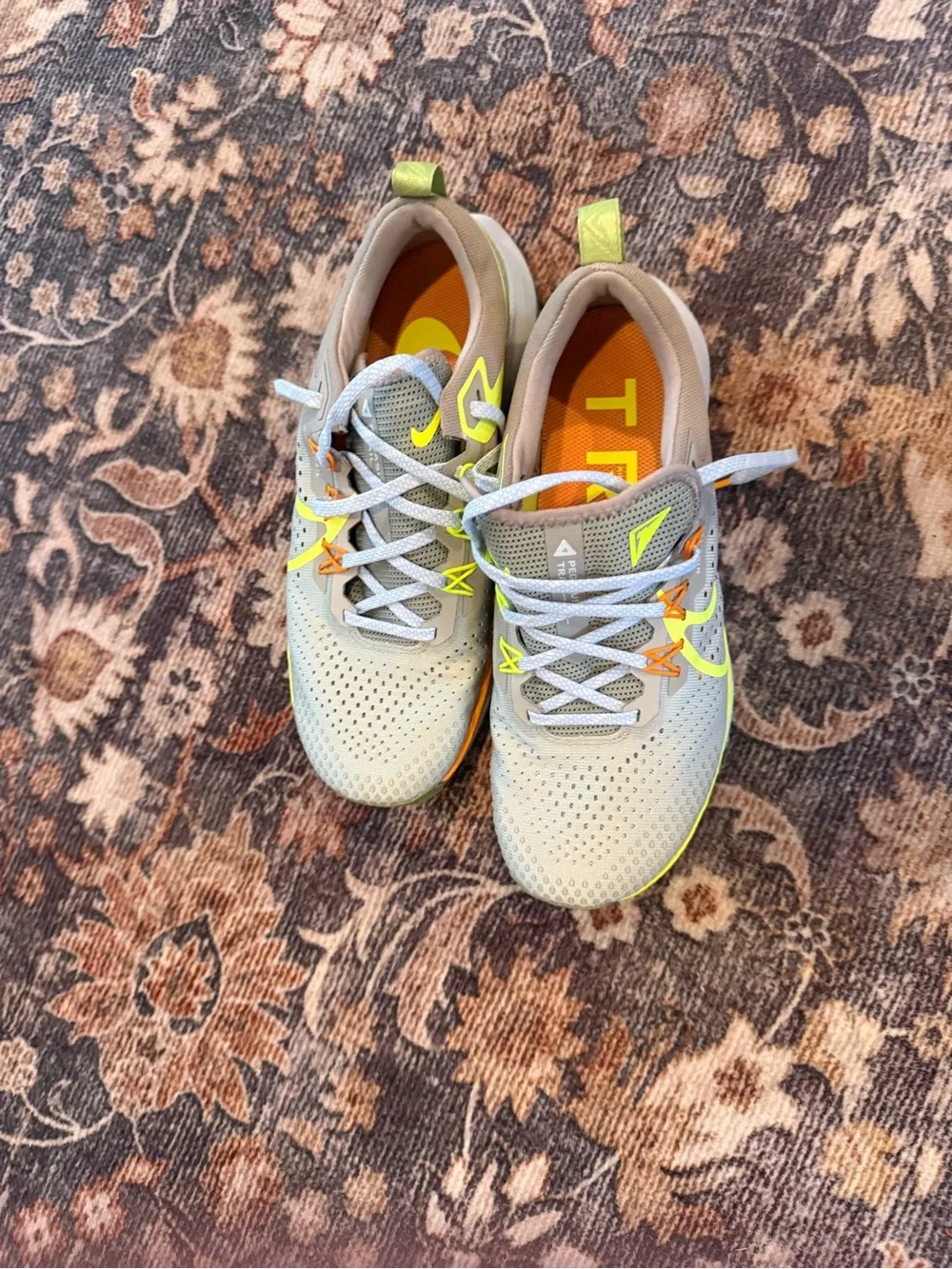 Nike light gray